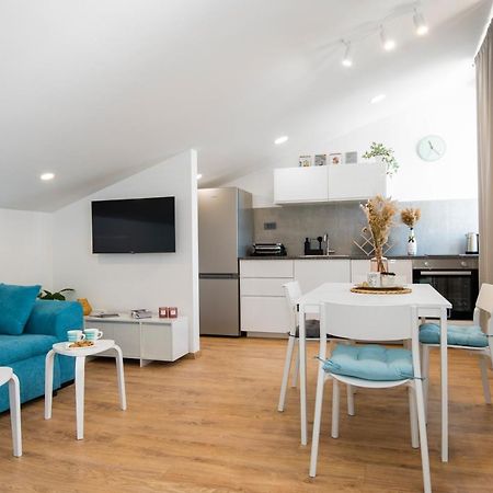 Abi Attic Apartment Шибеник Экстерьер фото