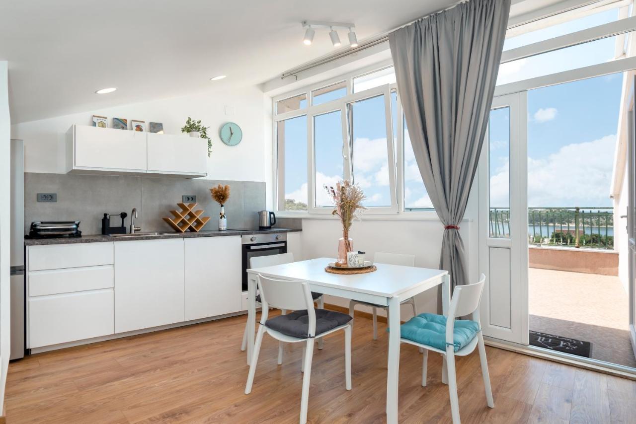 Abi Attic Apartment Шибеник Экстерьер фото
